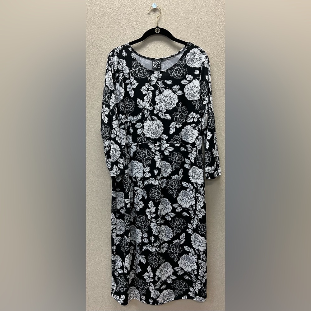 VKY & CO 1X Excellent Used Condition Floral Black and White Dress